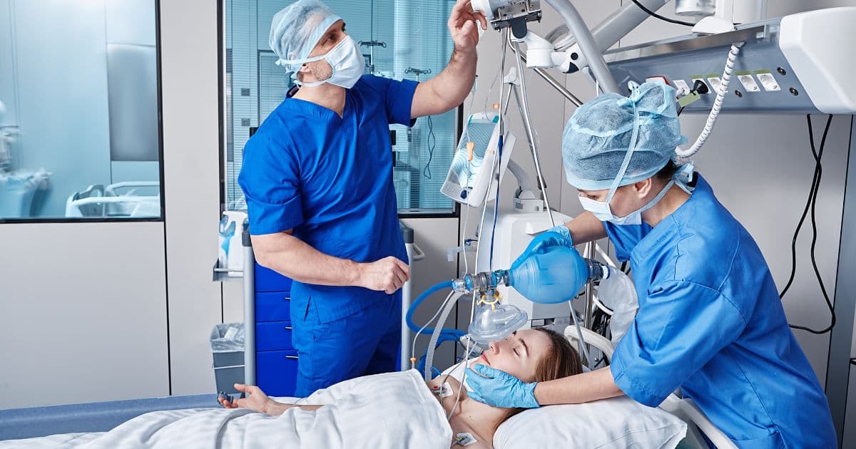 How to Become an ICU Nurse: Skills, Salary and Certifications