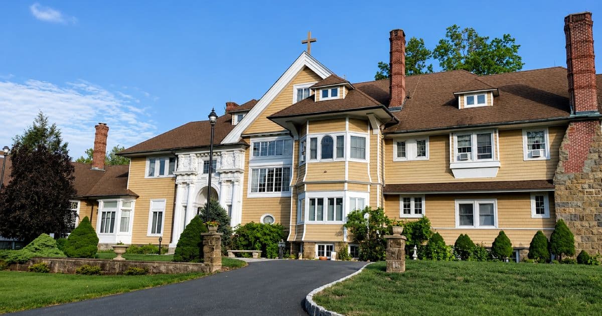 Exterior view of Villa Pauline, a historic mansion retreat house in Mendham, New Jersey, for the Writing Retreat for Nurses