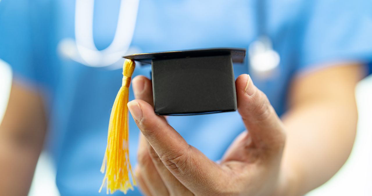 http://nursing-school-application-tips.jpg